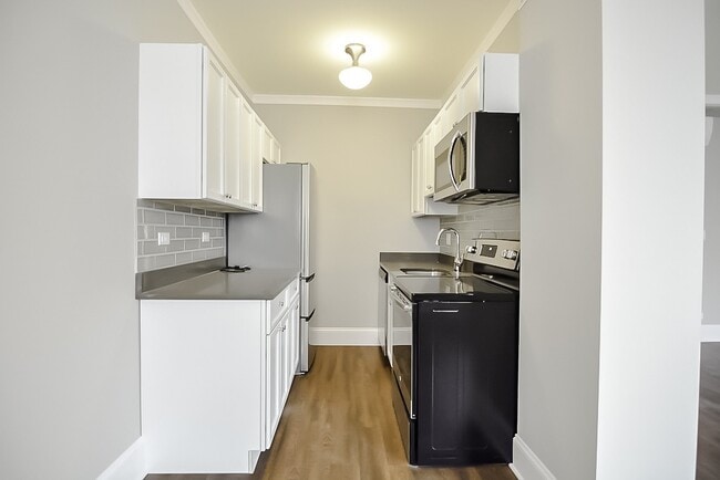 Building Photo - 817 W Lakeside Pl