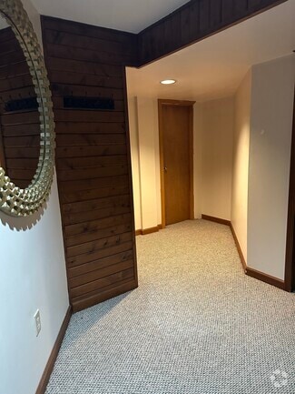 Building Photo - 6 Sauquett Ln