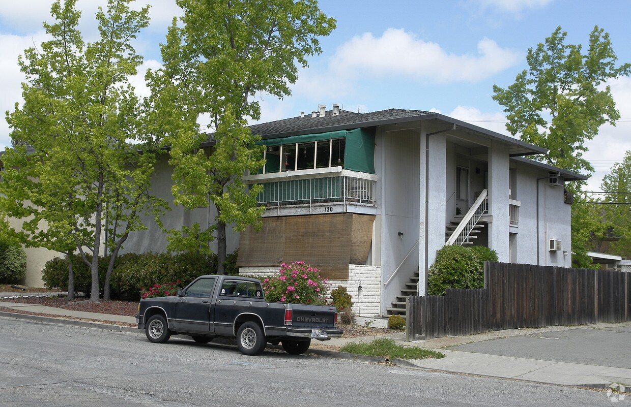 Primary Photo - 120 Blue Ridge Dr