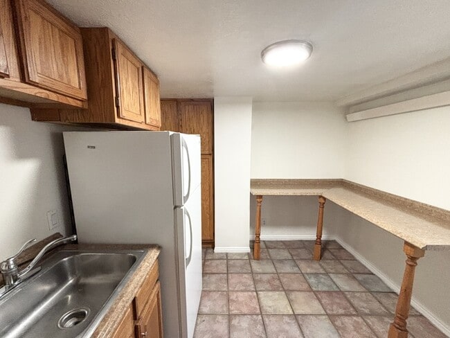 Building Photo - 517 E 500 S