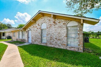 Building Photo - 14902 Gloster St