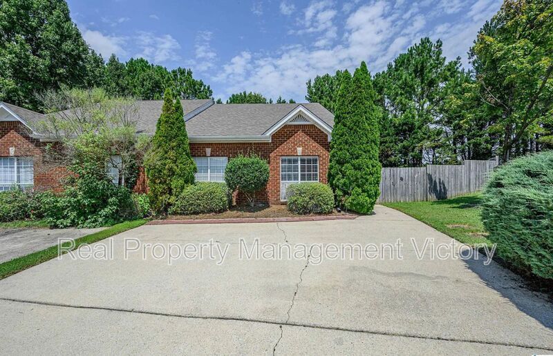 Foto principal - 566 Treymoor Lake Cir