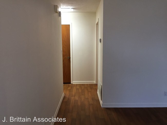 Foto del edificio - 424 McCullars Ln
