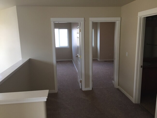 Building Photo - 2534 SW Cascade Mountain Ln
