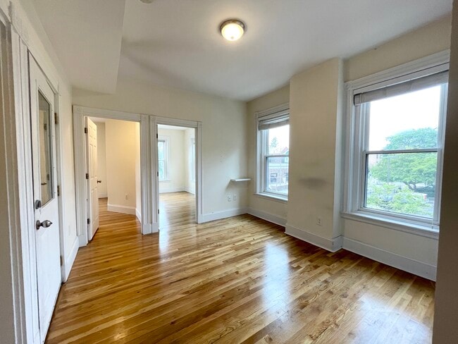 Building Photo - 92 L St