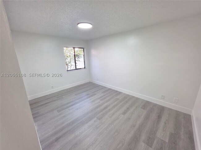 Foto del edificio - 5307 NW 93 Ave