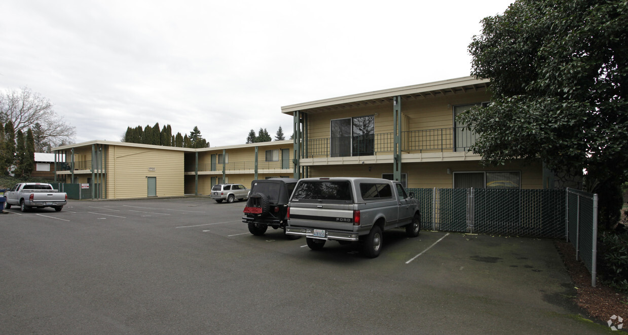 Primary Photo - Central Park Apartments