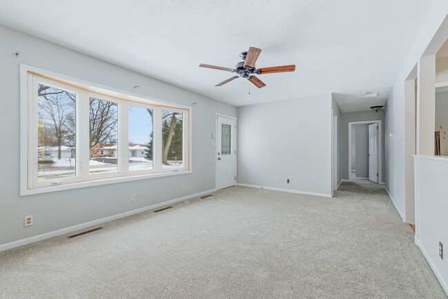 Building Photo - 19728 Glennell Ave