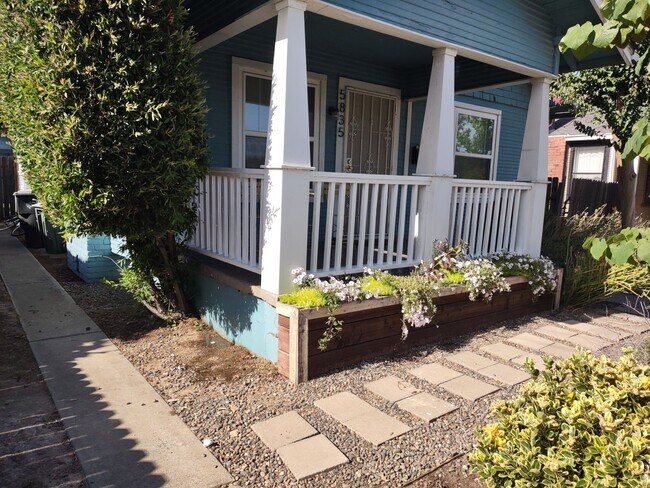 Foto del edificio - 5835 Broadway