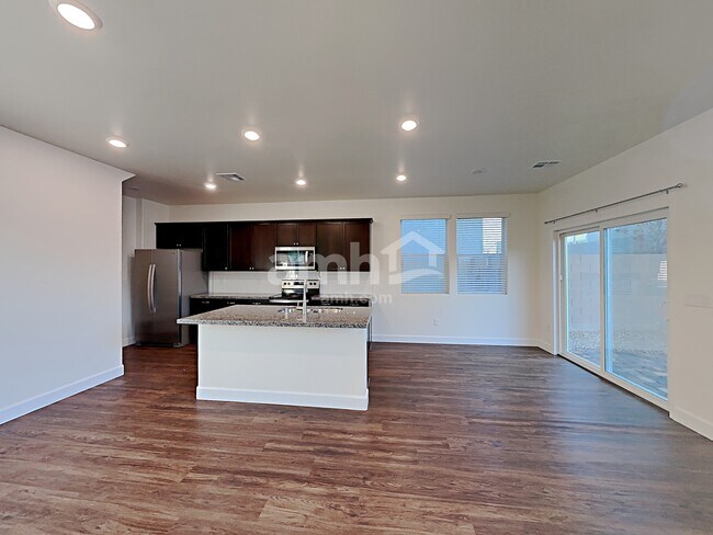 Foto del edificio - 4747 Tree Swing St