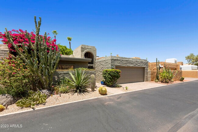 Building Photo - 7770 Camelback Rd