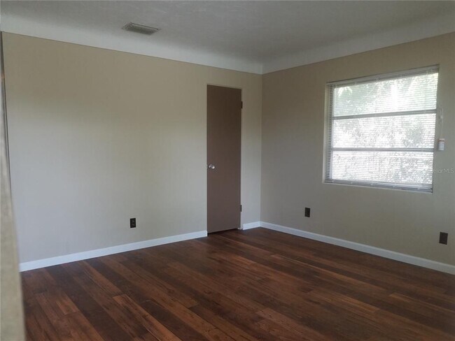 Foto del edificio - 5853 Pine St