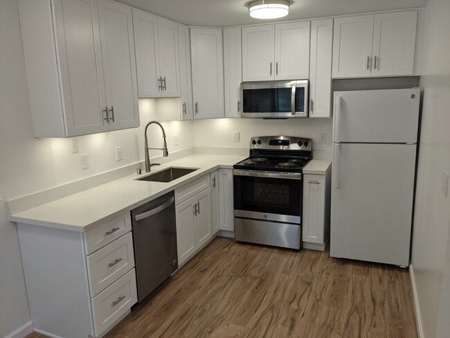 Building Photo - 1564 Hollenbeck Ave