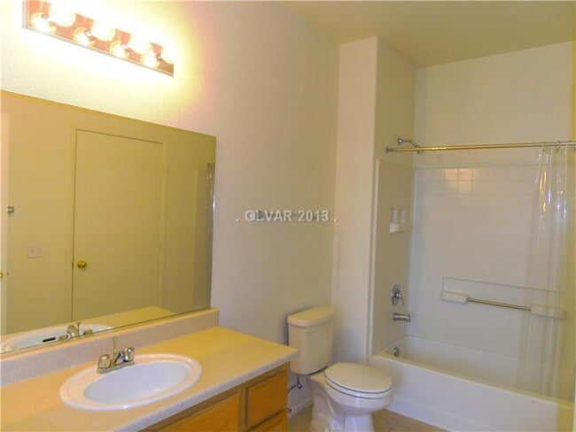 Building Photo - *VERY NICE CONDO IN GATED COMMUNITY !
