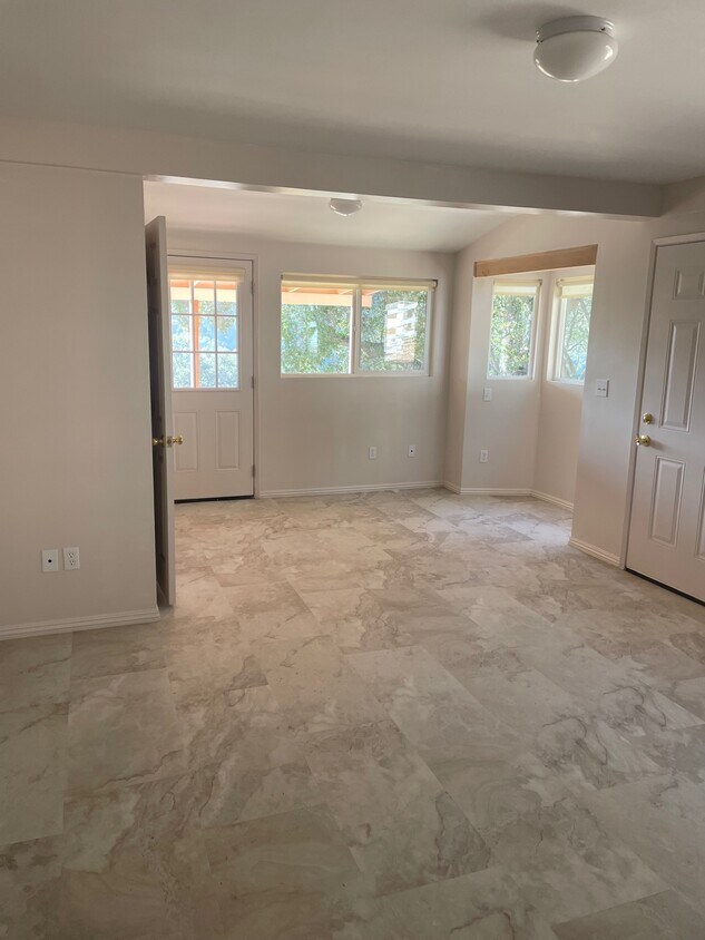 Foto del edificio - 3275 Ridge Rd