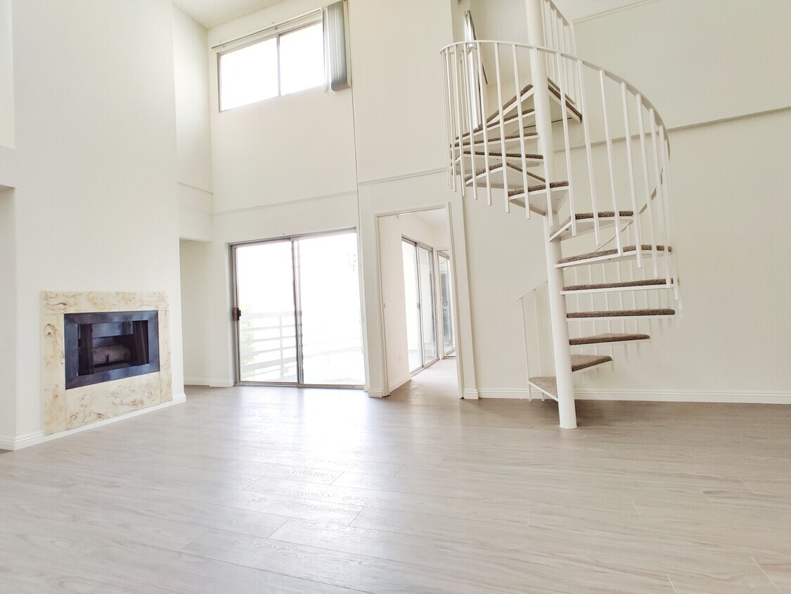 Foto principal - 6072 Franklin Ave