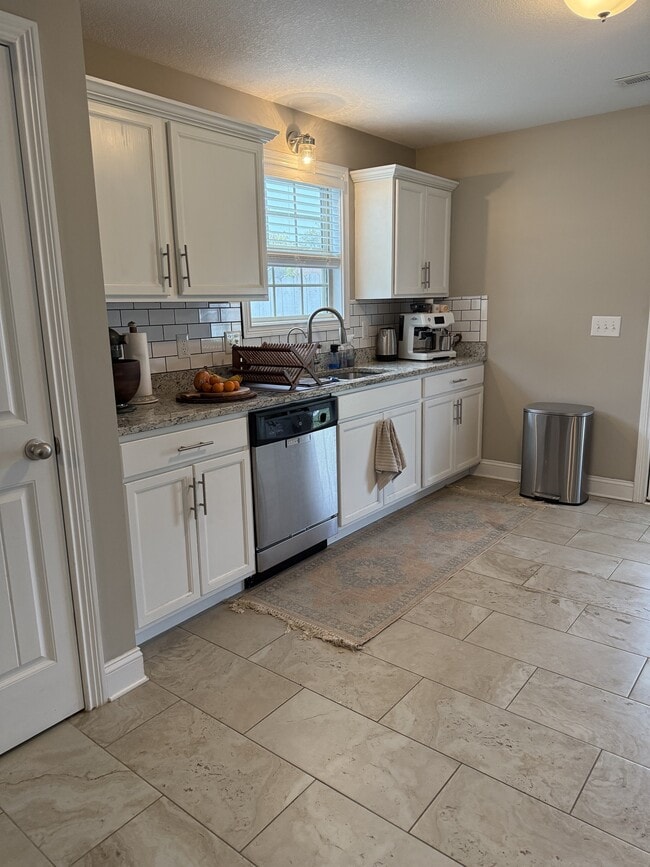 Foto del edificio - 607 Hollow Crst