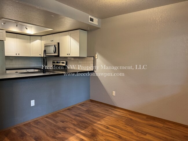 Building Photo - 2818 60th Ln SE