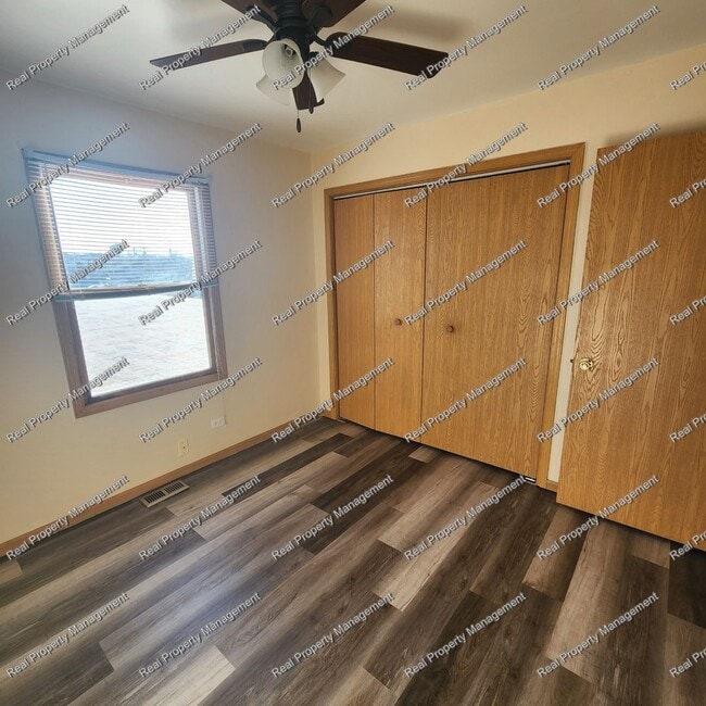 Building Photo - Two Bedroom Downtown Griffith