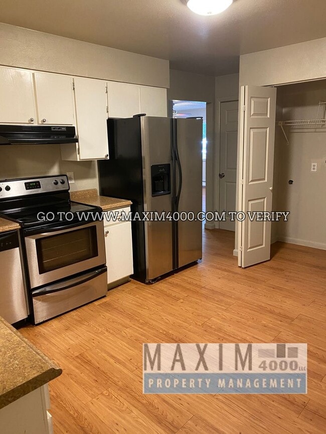 Foto del edificio - 1035-1037 CEDAR WAY