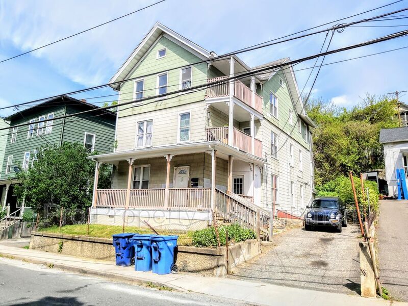 317 River St Unit 3rd Floor, Waterbury, CT 06706 Condo for Rent in