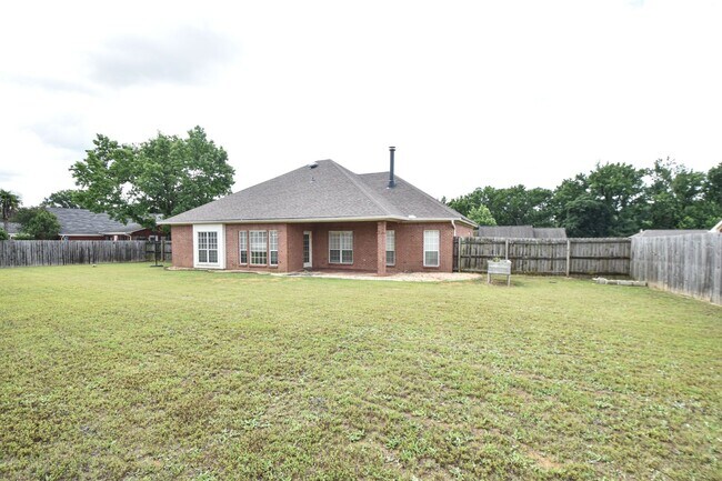 Building Photo - Home for Rent in Prattville!