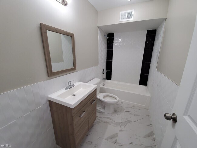 Building Photo - 2 br, 1 bath  - 124 Ellis Ave Apt 1