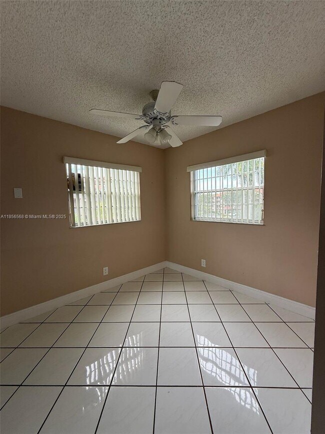 Foto del edificio - 1300 SW 125th Ave