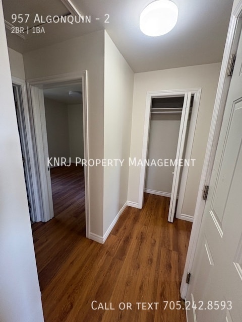 Building Photo - Spacious Second Floor Apartment
