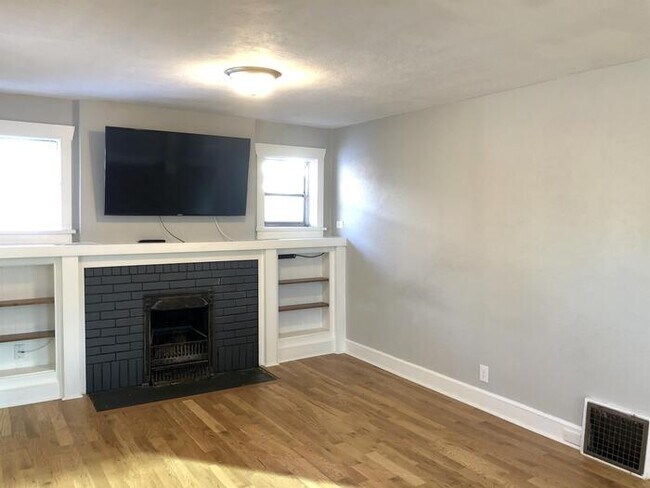 Building Photo - Liberty Wells Bungalow