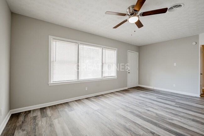 Foto del edificio - REDUCED! - NOW OFFERING HALF OFF FIRST FUL...