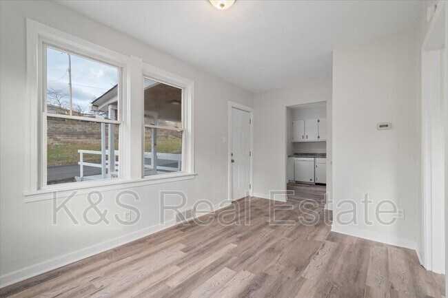 Building Photo - 1221 Prospect Ave