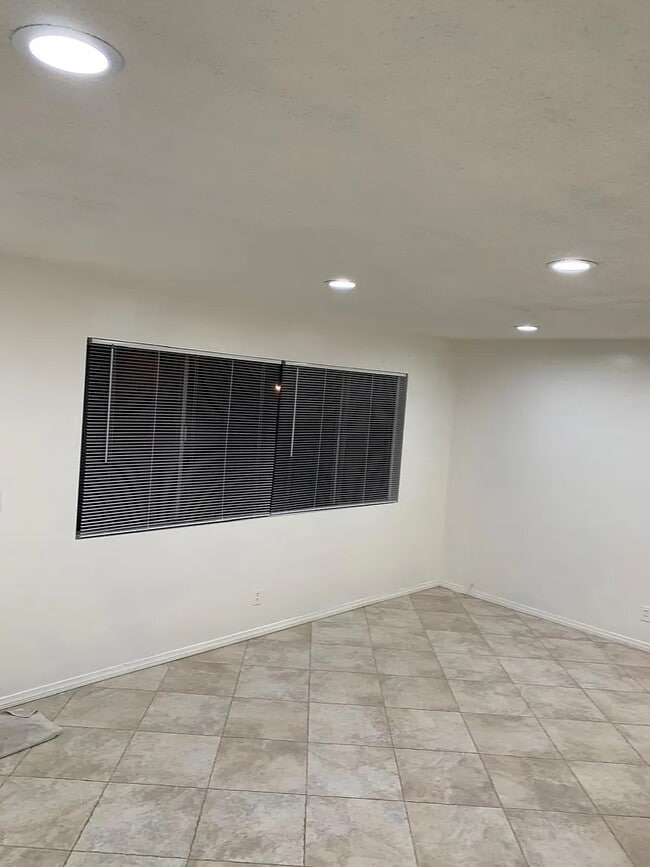 Building Photo - 12737 Barlin Ave