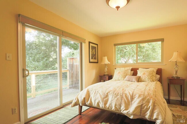 Foto del edificio - 6600 Guerneville Rd