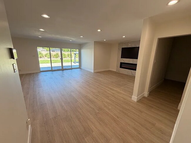 Building Photo - 20345 Gresham St