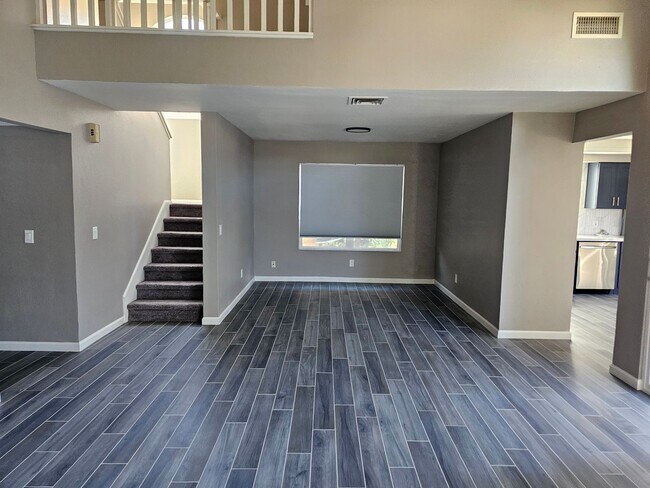 Building Photo - Gorgeous Chandler Home