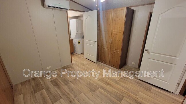 Foto del edificio - 920 Cedar Village Ln