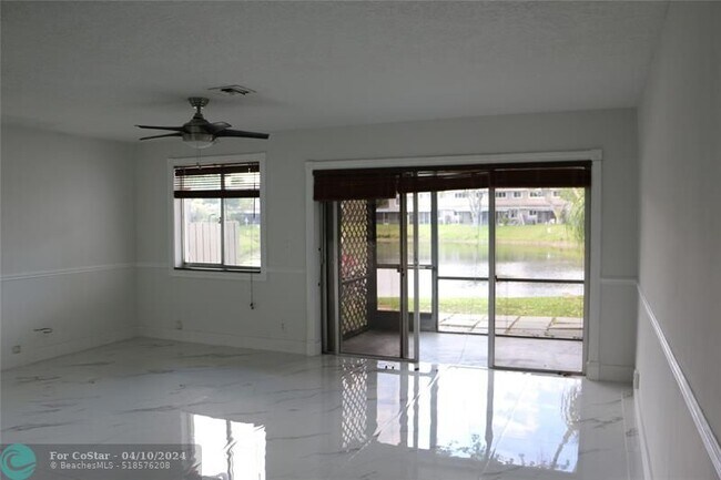 Foto del edificio - 2107 Discovery Cir W