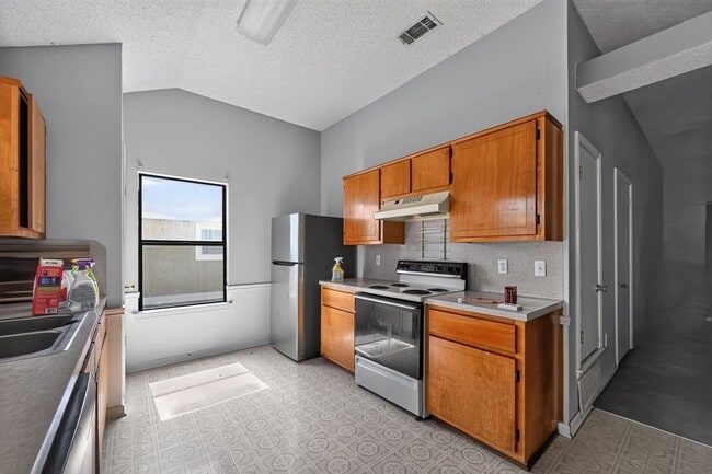 Building Photo - 105 Lariat Cir