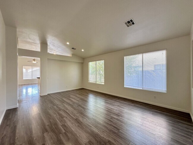 Building Photo - Seven Hills