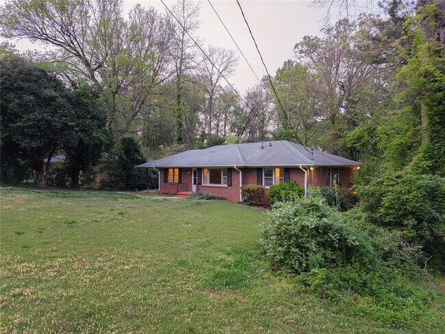 Building Photo - 2019 Bramblewood Dr NE