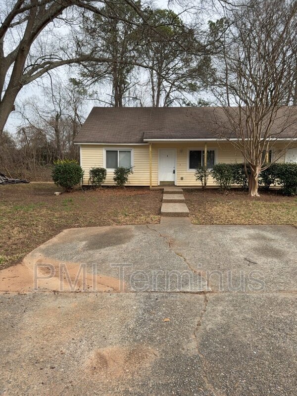 Building Photo - 5001 Hawthorne Ct