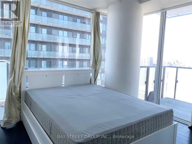 Building Photo - 1080 Bay St.