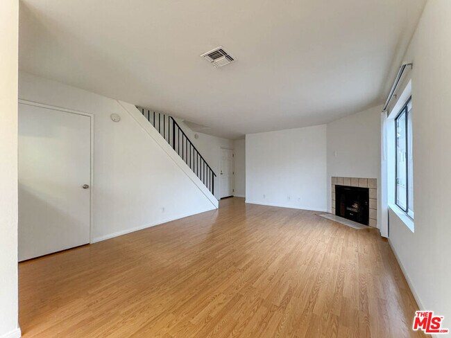 Foto del edificio - 2490-2490 Purdue Ave