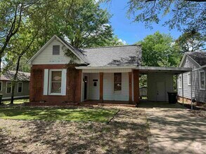Building Photo - 1704 N Taylor St