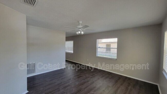 Building Photo - 523 23rd Ave E