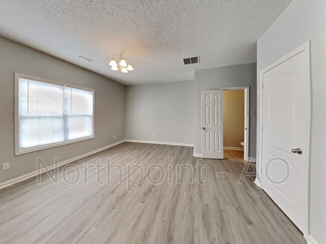 Foto del edificio - 8667 Thomas Rd