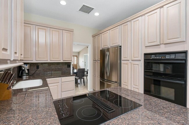 Building Photo - 70745 Ironwood Dr