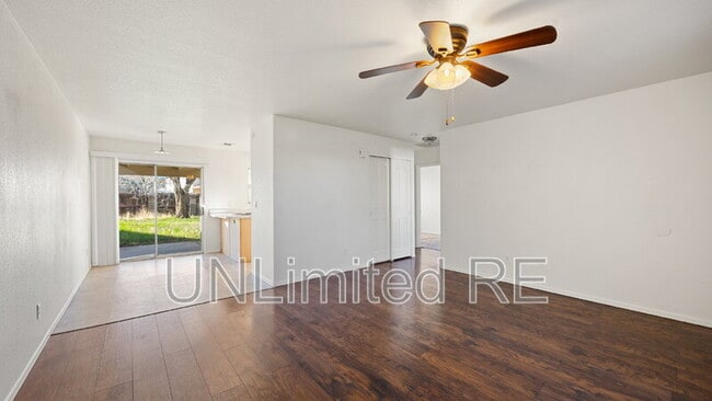 Foto del edificio - 3232 N Hedgewood Dr