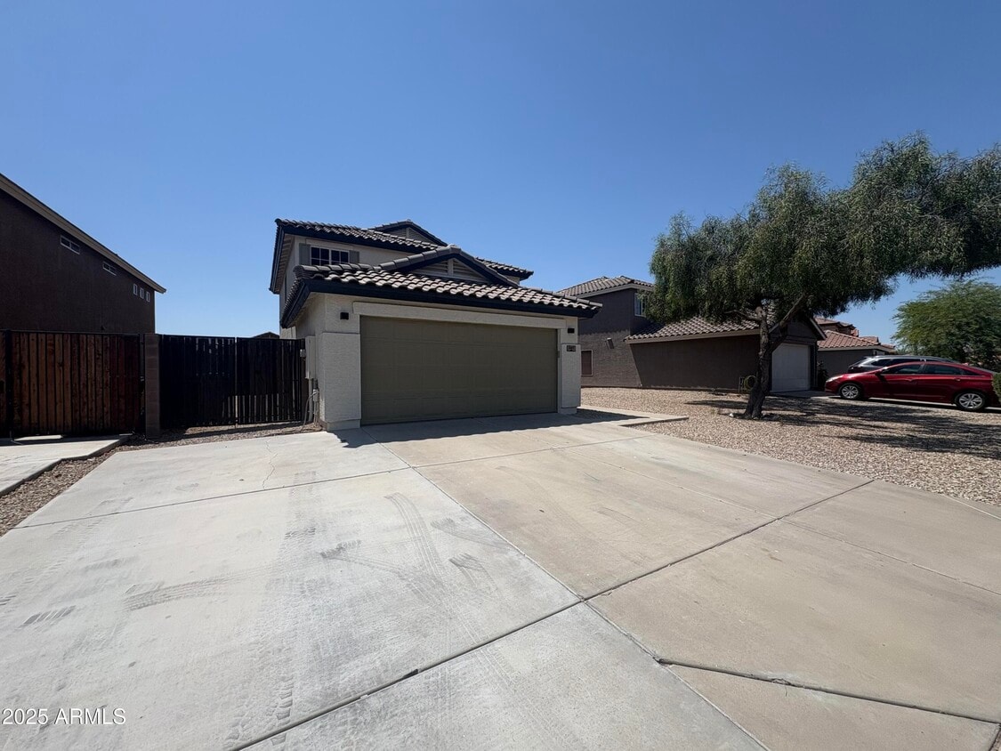 Building Photo - 1407 E Stirrup Ln